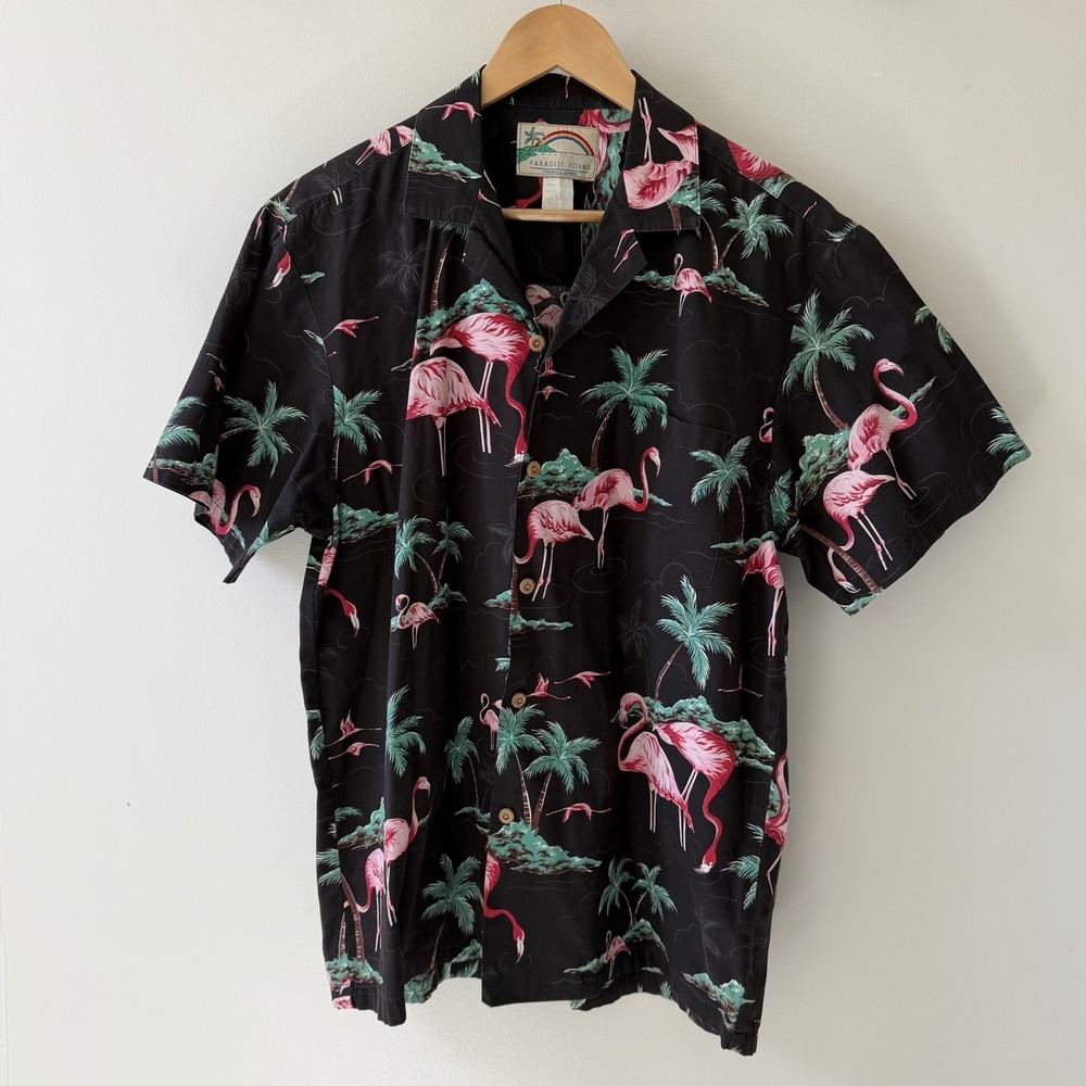 Paradise Found Hawaiian Shirt med Pink Flamingo AOP Made in Hawaii Magnum PI